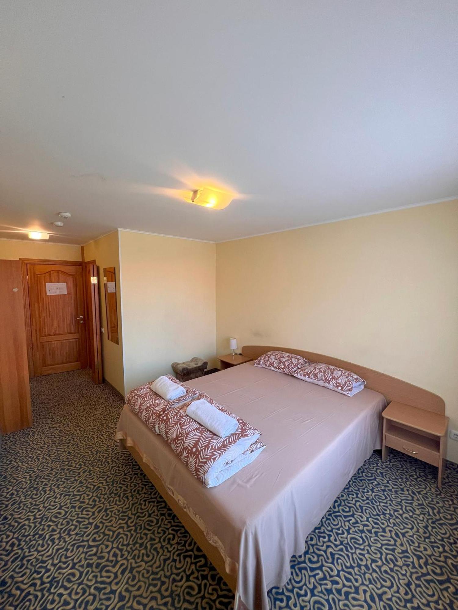 Park Hotel Ķekava Екстериор снимка