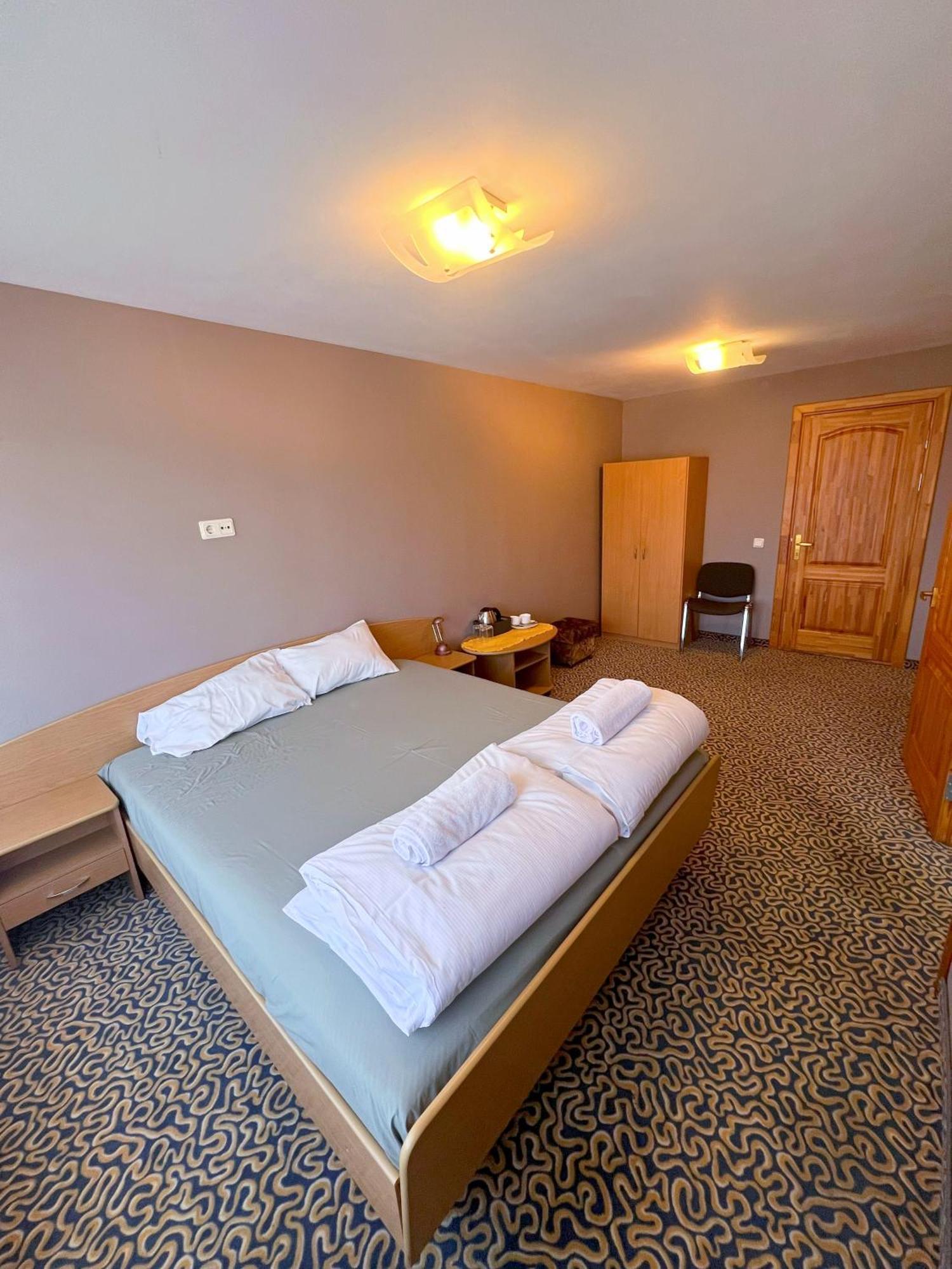 Park Hotel Ķekava Екстериор снимка
