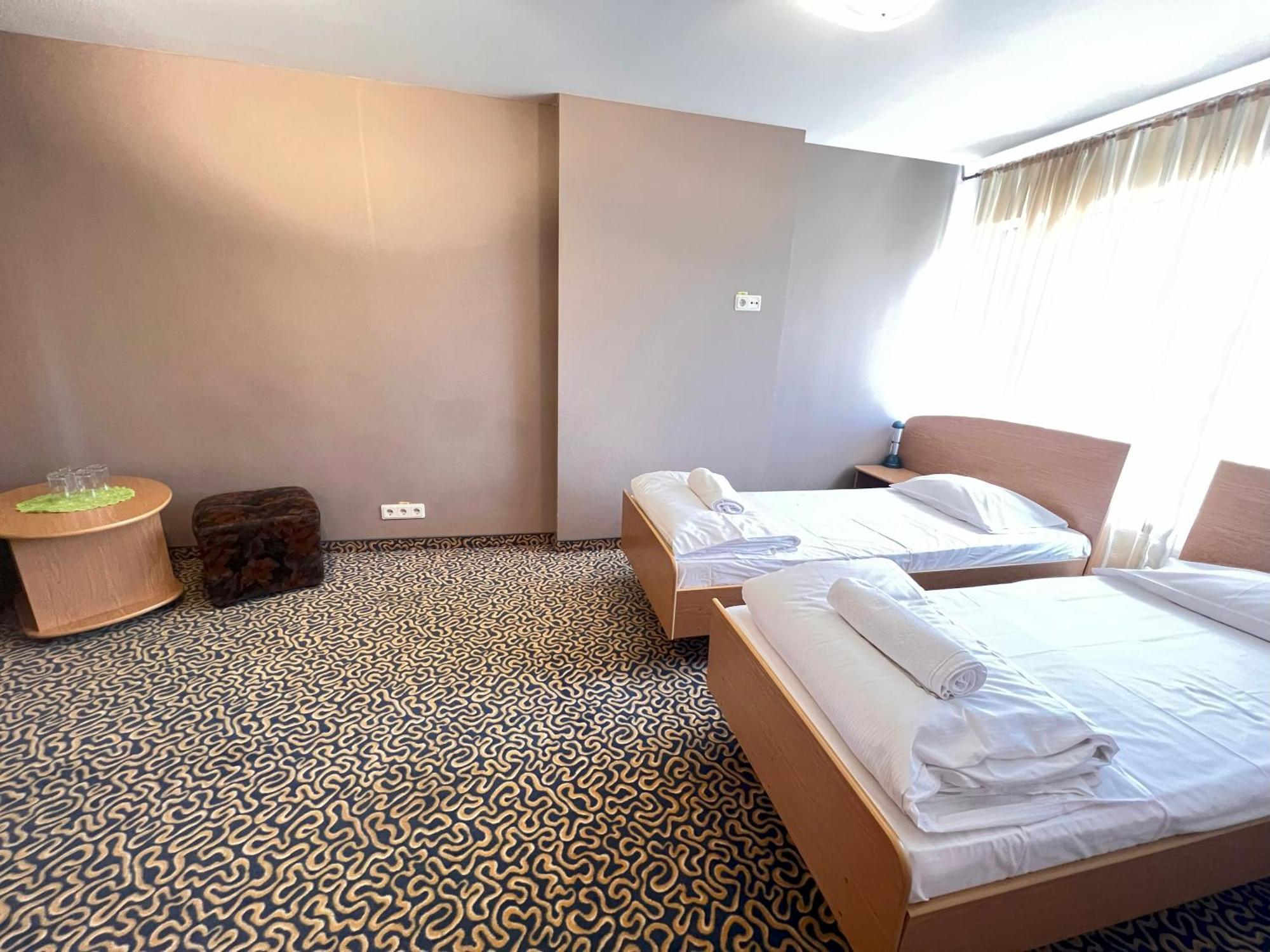Park Hotel Ķekava Екстериор снимка