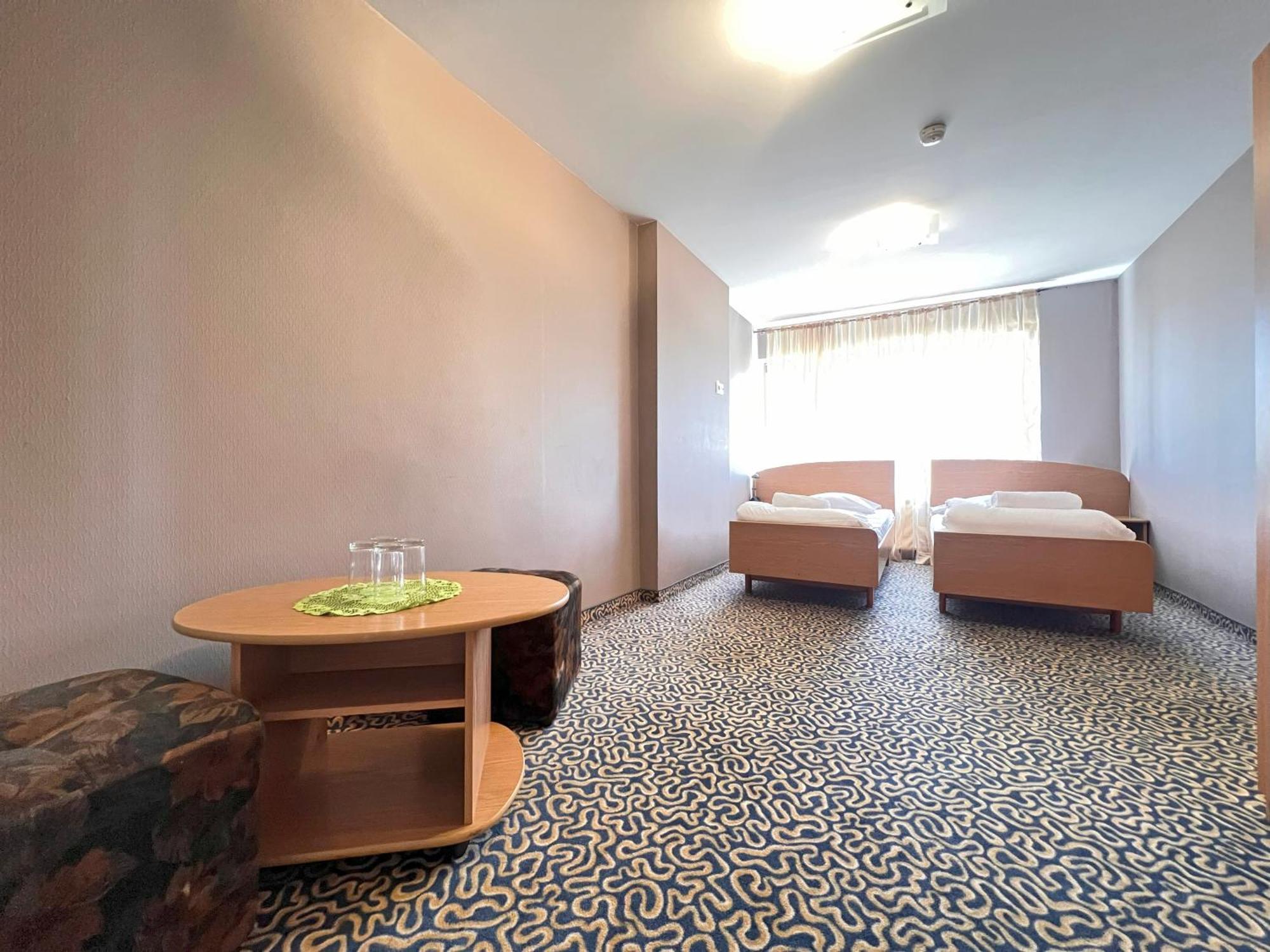 Park Hotel Ķekava Екстериор снимка