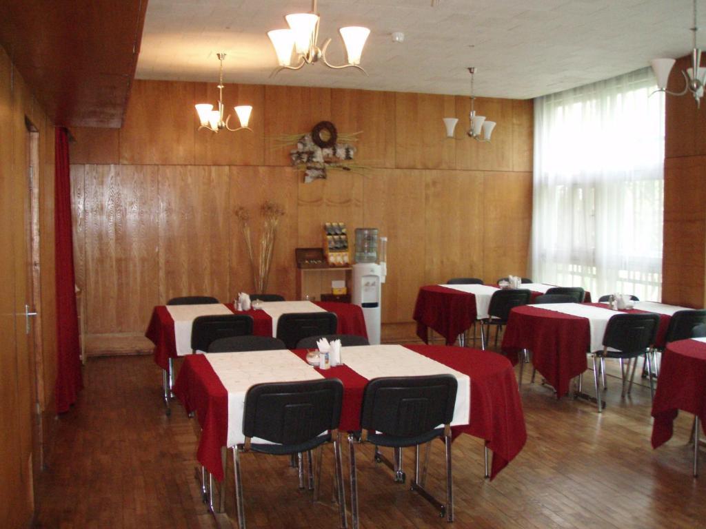 Park Hotel Ķekava Екстериор снимка